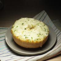 Cheesy Garlic Bread Bagel Recipe_image