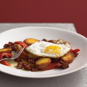 Chorizo and Potatoes with Roasted Peppers and Egg_image