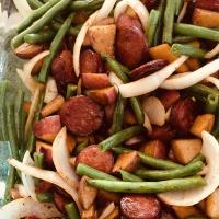 Grilled Sausage with Potatoes and Green Beans_image