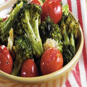 Broccoli with Roasted Garlic and Tomatoes_image