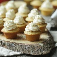 Mini Cornmeal Cupcakes with Maple Butter Cream_image