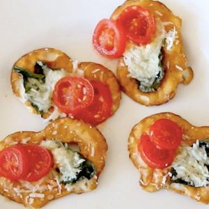 Tomato, Cheese and Basil Pretzel Crisps® Bites_image