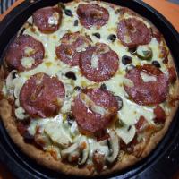 Flaky Thin Crust Chicago Inspired Pizza_image