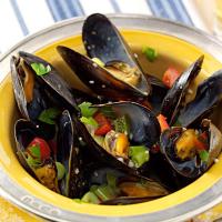 Pressure-Cooker Steamed Mussels with Peppers_image