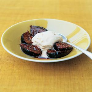 Figs Flambe with Port and Gelato_image