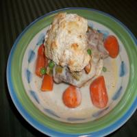 Creamy Chicken With Biscuits_image