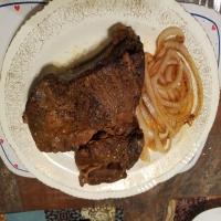 Country Chuck Roast with Onion Gravy_image