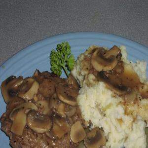 Cube Steak With Gravy and Potatoes (Ww) image