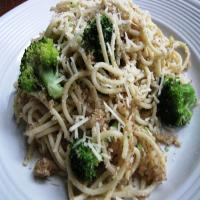 Broccoli and Garlic Breadcrumb Spaghetti_image