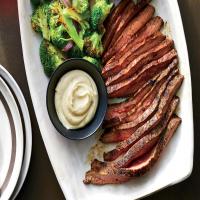 A Classic Peppery Beef and Broccoli With Only 300 Calories_image