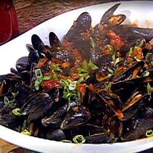 Mussels in Spicy Red Sauce_image
