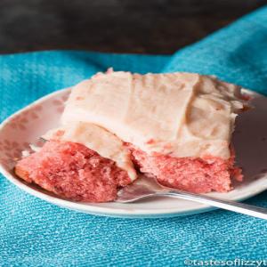 Easy Strawberry Cake Recipe - (4.5/5)_image