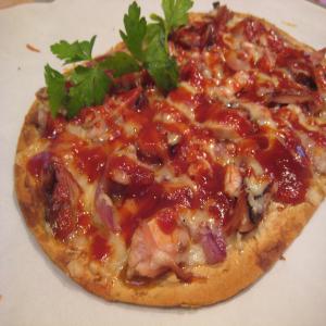 Flatbread Pizza With BBQ Chicken, Gruyere and Caramelized Onion_image