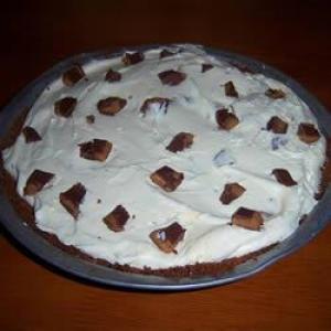 Peanut-Buttery Candy Pie_image