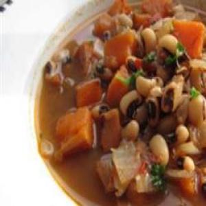 Sweet and Spicy Soup with Black-Eyed Peas and Sweet Potato_image