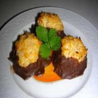 Chocolate Dipped Coconut Macaroons_image