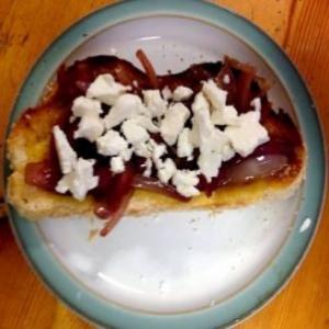 Caramelised Red Onion with Goat's Cheese on Toast_image