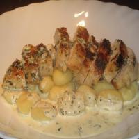 Creamy Herb and Garlic Chicken over Gnocchi_image