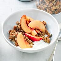 Crunchy oat clusters with peach & yogurt image