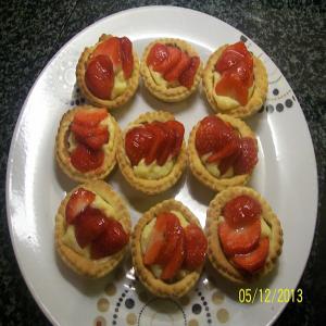 Strawberry custard Tartlets.._image