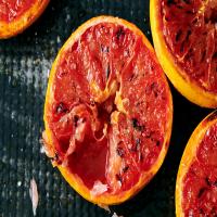 Broiled Grapefruit With Brown Sugar and Flaky Salt_image