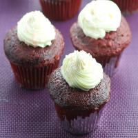 Bobby Flay Throwdown Red Velvet Cupcakes and Cream Cheese Icing image