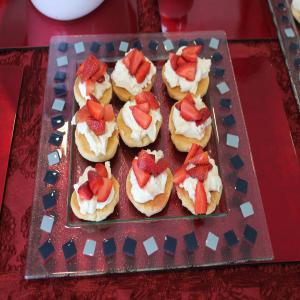 Strawberry Shortcakes by Donna Hay_image