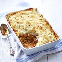 Beef & lentil cottage pie with cauliflower & potato topping_image