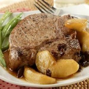 Thick Pork Chops with Spiced Apples and Raisins_image