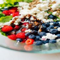 Berry Spinach Salad with Spicy Maple Sunflower Seeds_image