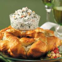 Dilly Cheese Ring with Spinach Dip_image