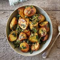 Baked new potatoes with wilted wild garlic_image