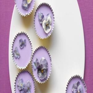 Spring Cupcakes with Sugared Flowers_image