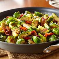 Garlic Brussels Sprouts with Candied Bacon_image