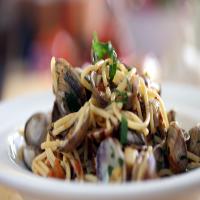 Spaghetti with clams and chilli_image