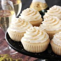 Best Easy Champagne Cupcakes_image