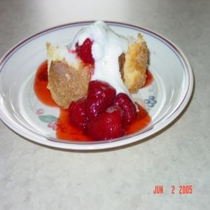 Angel Food Cake With Lemon Cream and Berries_image