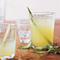 Mint, Cucumber, and Vodka Cocktails_image