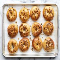 Potato Bagels with Butter-Glazed Onions_image