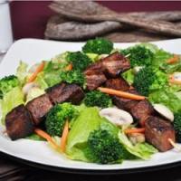 Skewered Steak and Vegetable Salad_image