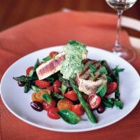 Hot tuna salad with basil dressing_image