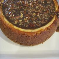 Cheesecake With Praline Sauce_image