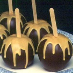 Chocolate and Peanut Butter Dipped Apples_image
