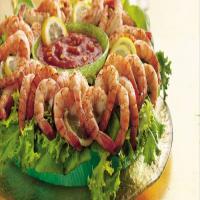 Holiday Shrimp Wreath with Cocktail Dip_image
