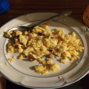 Scrambled Eggs with Wild Puffball Mushrooms_image