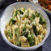 Fusilli with Garlicky Broccoli_image
