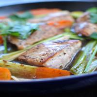 25-Minute Skillet Chicken w/ Carrots & Leeks Recipe - (4.5/5) image