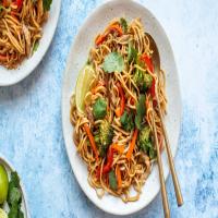 Thai Stir-Fried Noodles With Vegetables_image