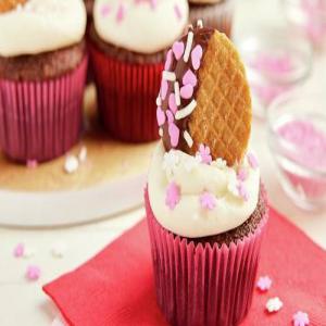 Chocolate-Covered Valentine's Day Stroopwafel Cupcakes_image