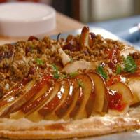 Layered Pear Pizza with Ricotta, Apricot Preserves, and Granola_image